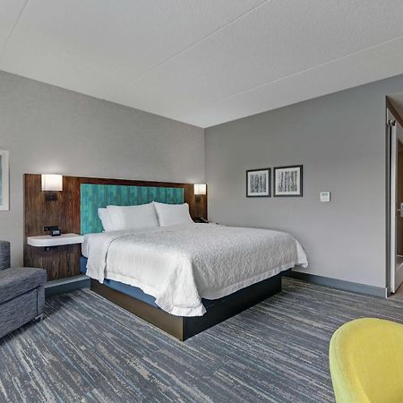 Hampton Inn Peterborough Exterior foto