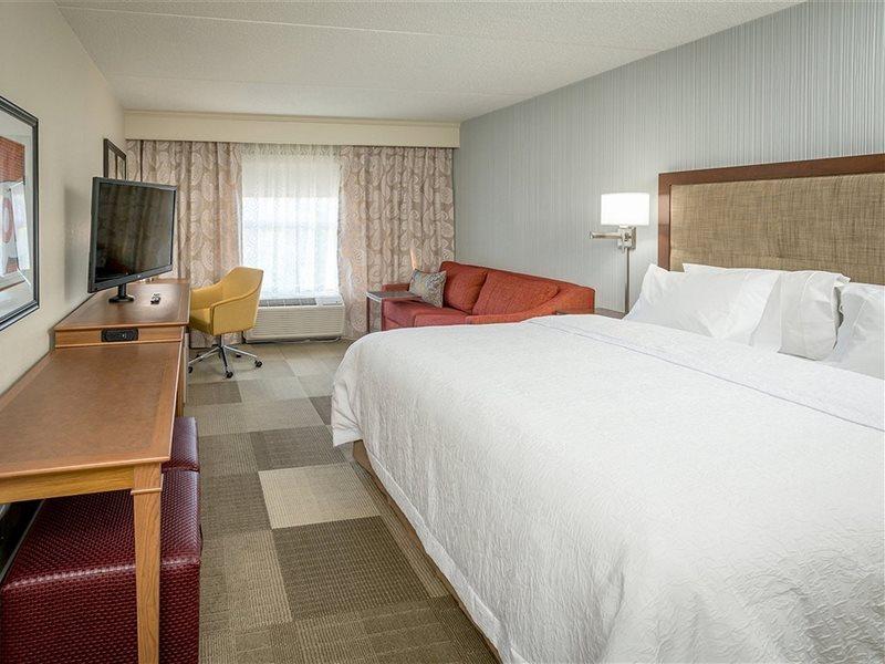 Hampton Inn Peterborough Exterior foto
