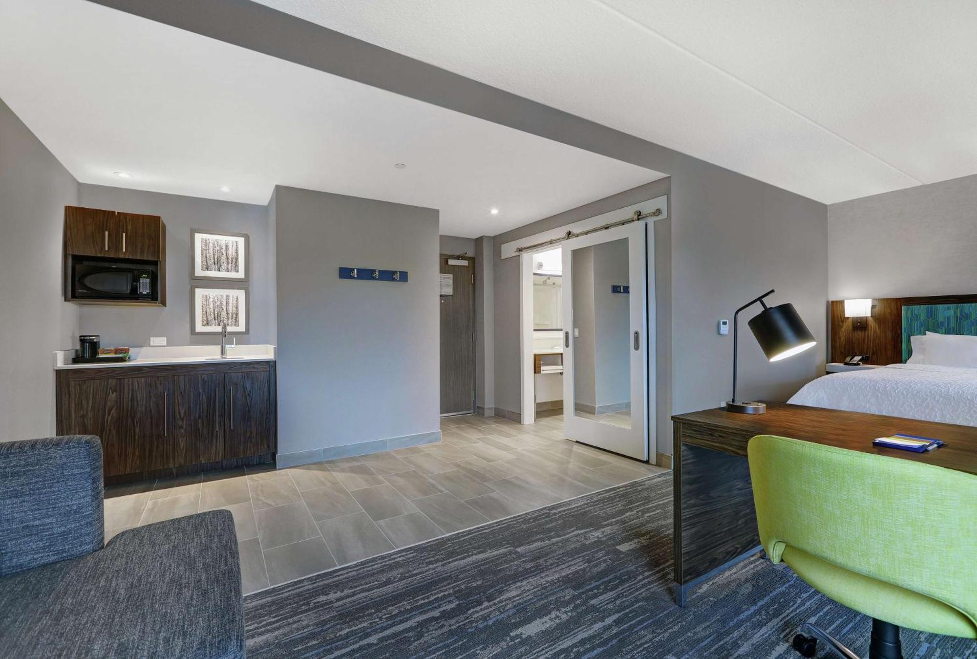 Hampton Inn Peterborough Exterior foto