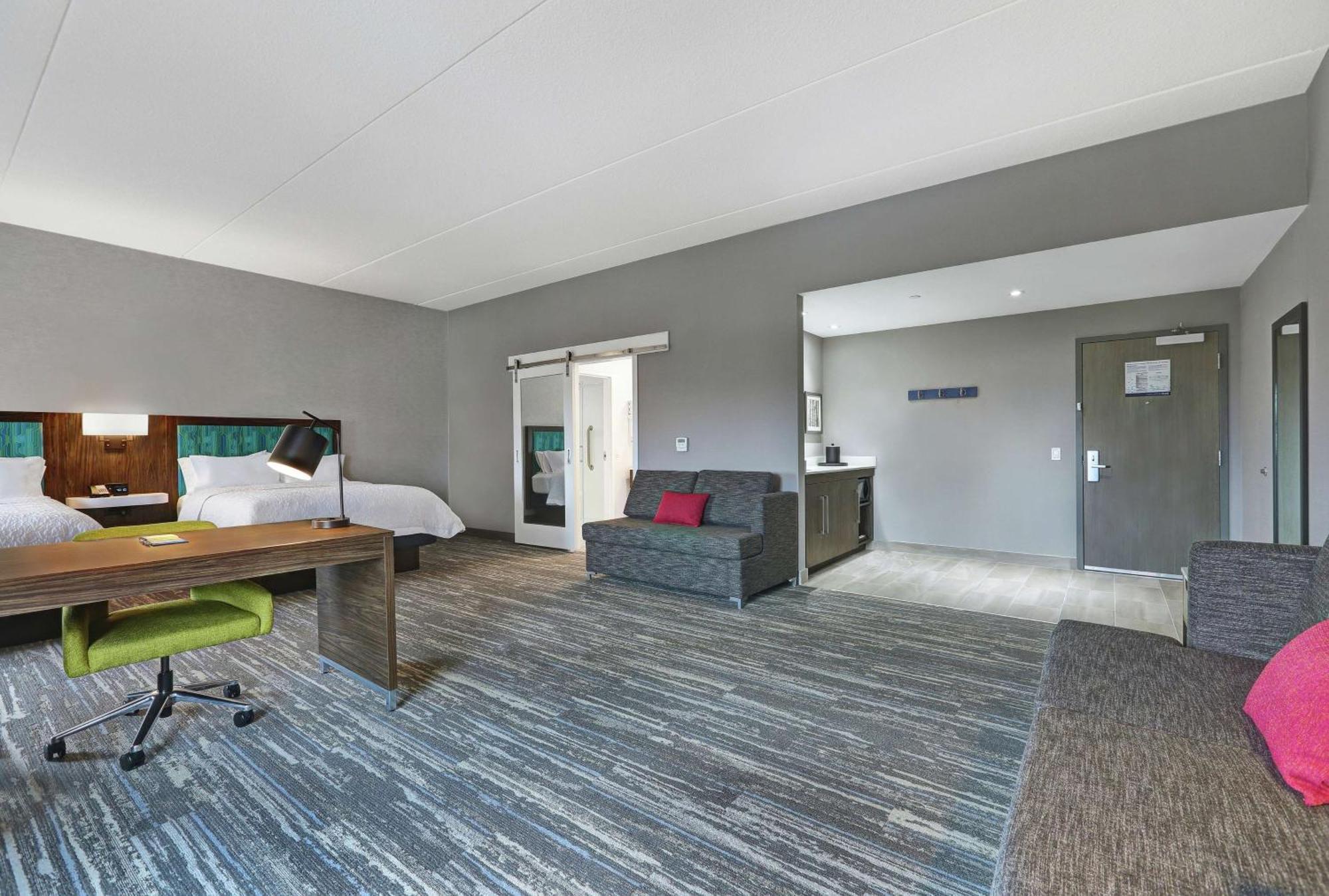 Hampton Inn Peterborough Exterior foto