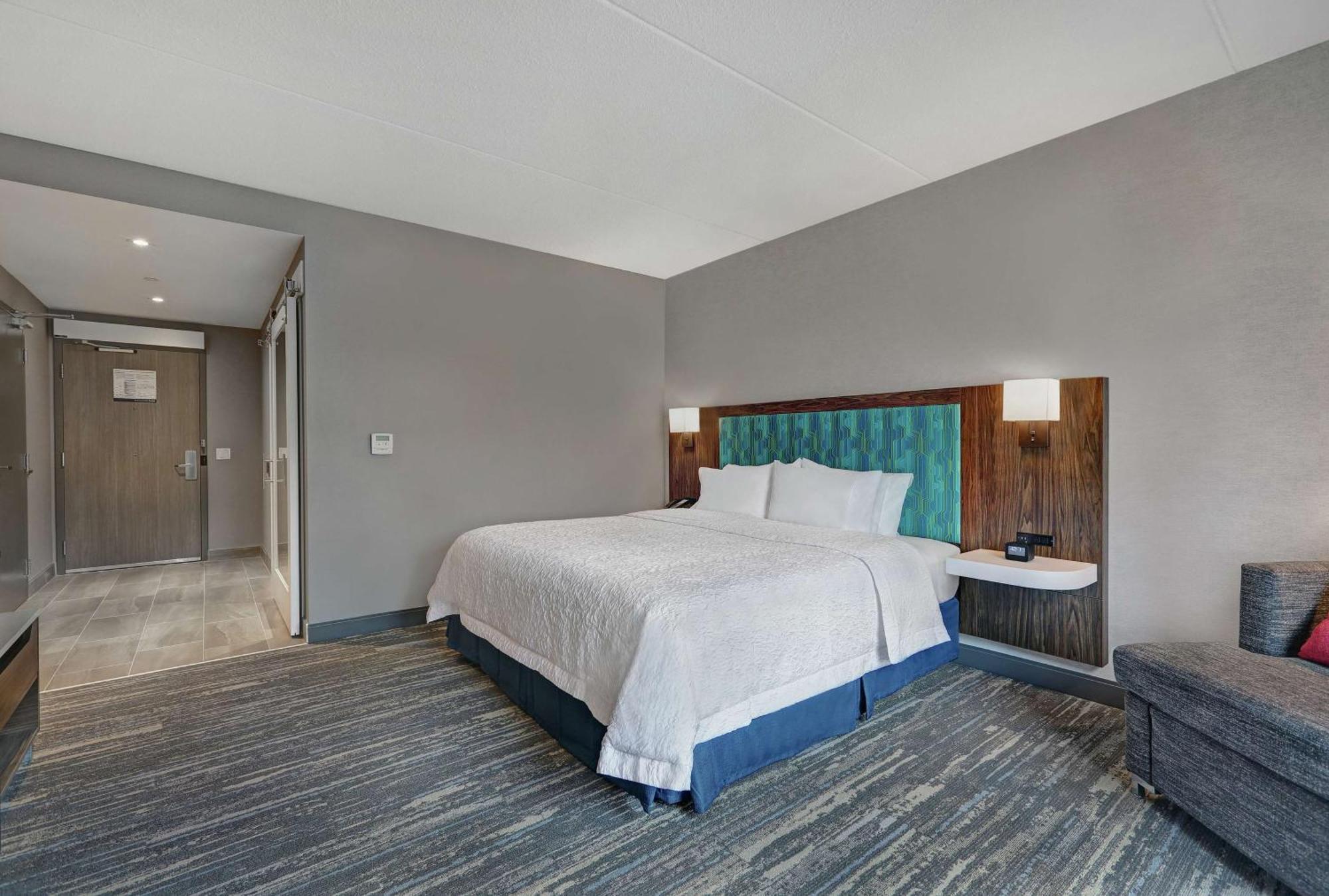 Hampton Inn Peterborough Exterior foto