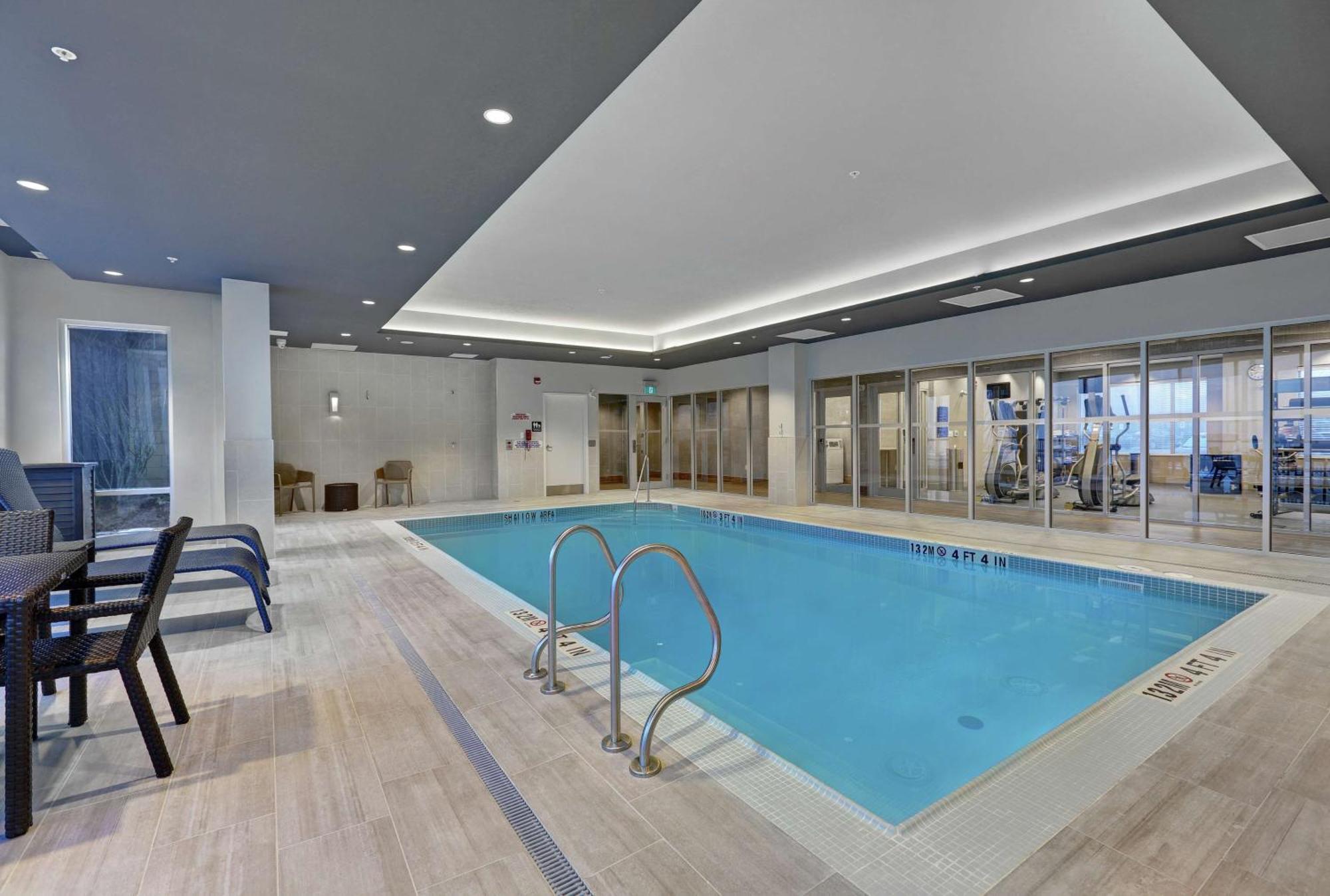 Hampton Inn Peterborough Exterior foto